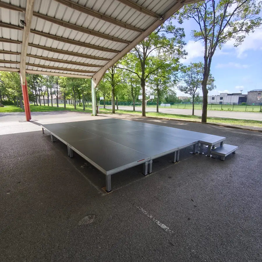 Location podium scène 24m² hauteur 40cm – Paris Île-de-France et Oise
