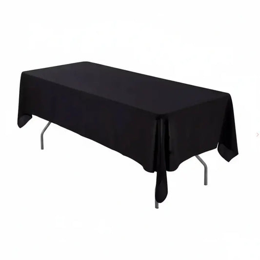 Location nappe rectangulaire noire 300x180 cm sur table de banquet, tissu polyester anti-tache finition satinée, idéale pour mariage et événement