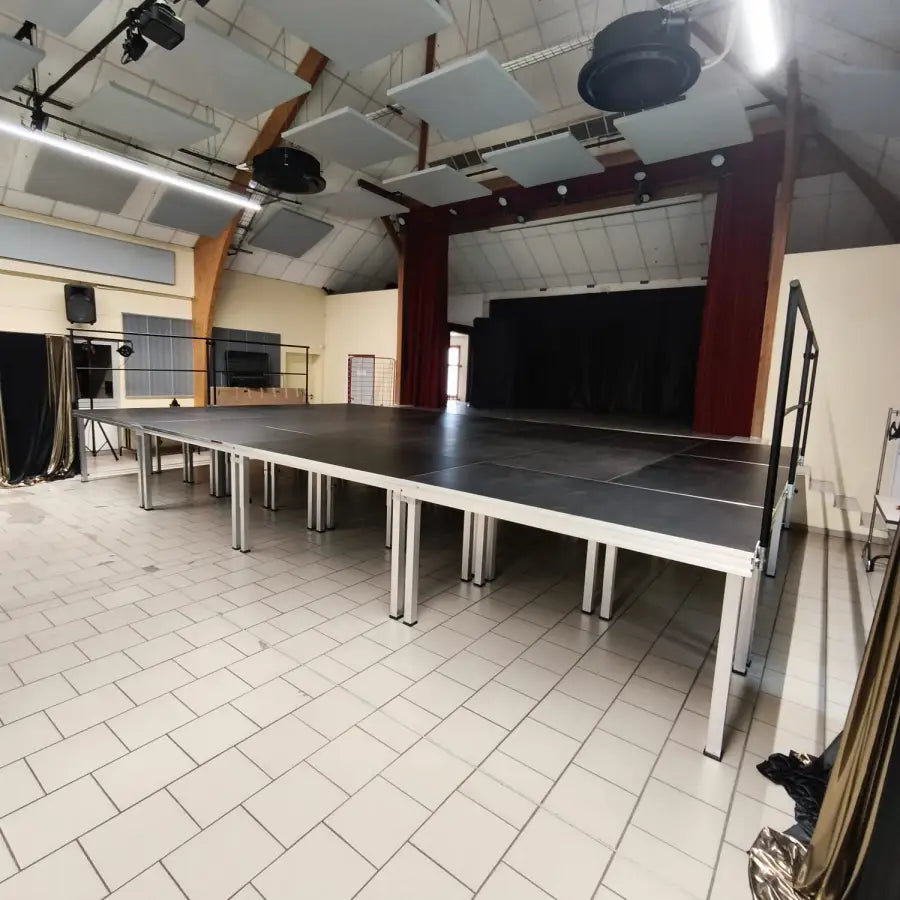 Location Scène 40m² pour Spectacle Scolaire