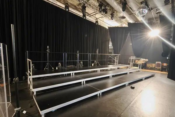 Location de praticable pour spectacle scolaire – GP Loco Événement