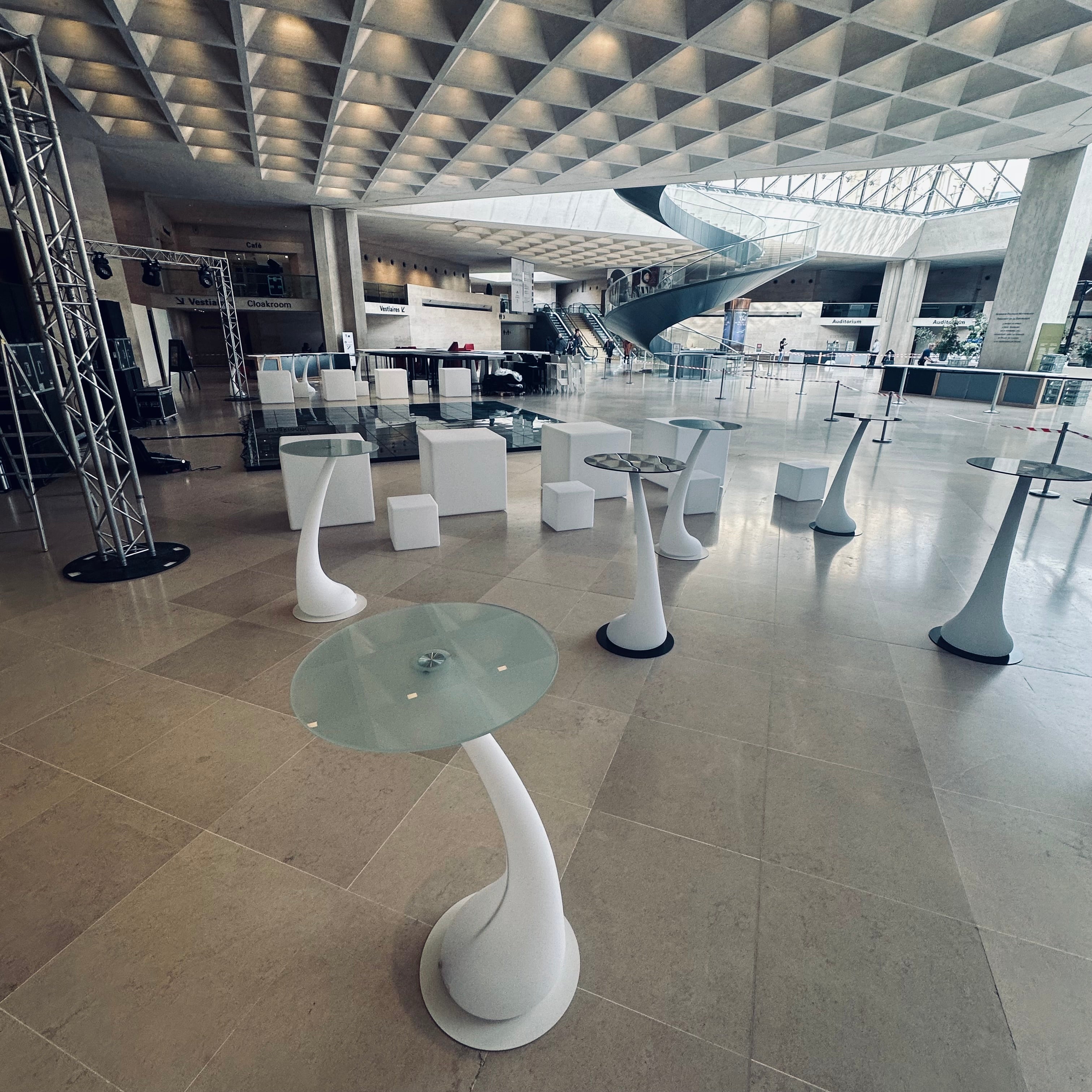 Location table cocktail lumineux metal noir