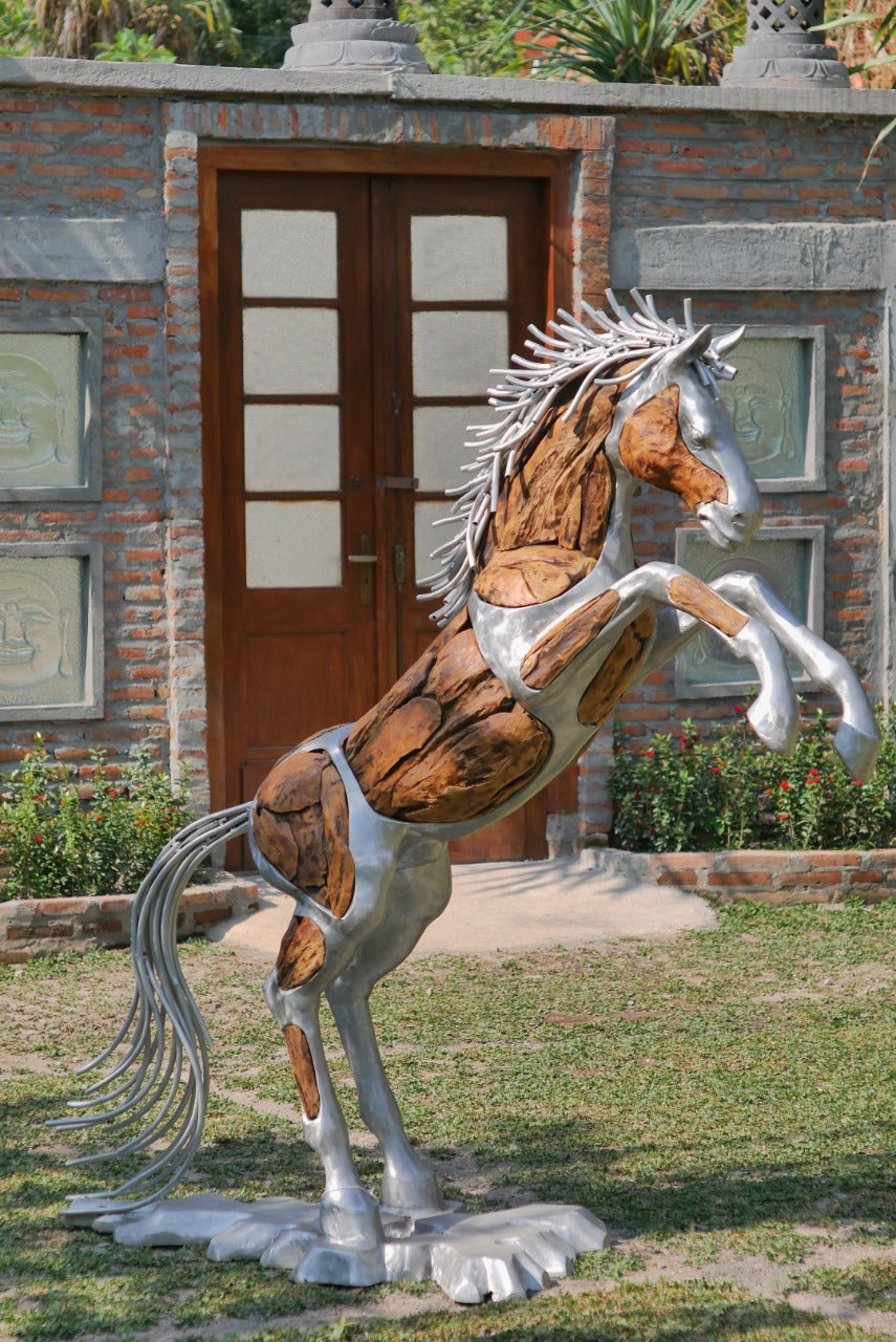 Sculpture de cheval en bois - GP LOCO EVENEMENT