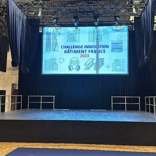 Location Scène 60m2 Complet Hauteur 100cm 25€m2 - GP LOCO EVENEMENT